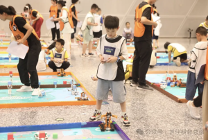 尊龙凯时-在深圳某实验小学的人工智能课堂上 尊龙凯时-在深圳某实验小学的人工智能课堂上